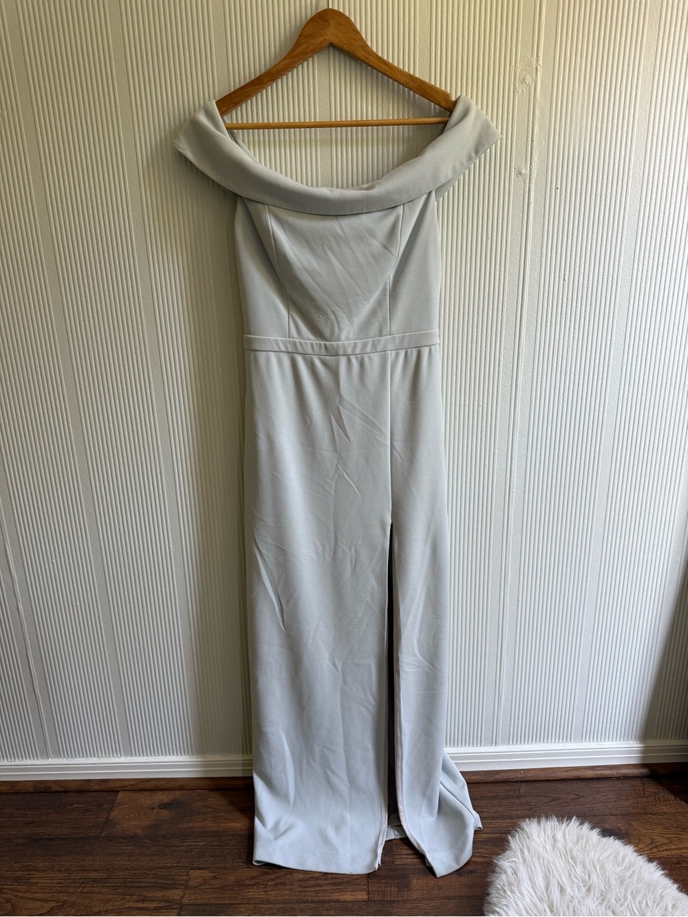 Elegant Off-Shoulder Evening Gown in Light Gray